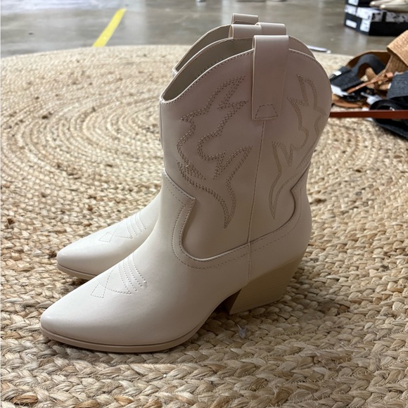 Soda Cream Heeled Western Boots - Picture 2 of 3